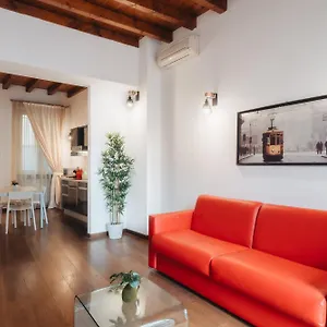 charming-milan-apartments-brera-madonnina.it-lombardy.com/
